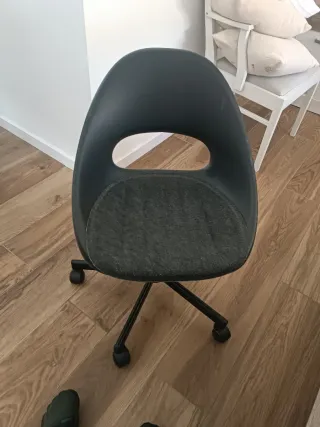 Silla de oficina con ruedas y altura ajustable