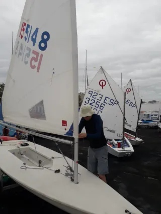 Barco regata Laser ILCA.