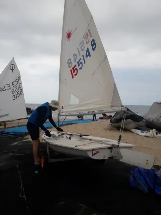 Barco regata Laser ILCA.