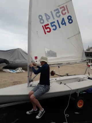 Barco regata Laser ILCA.