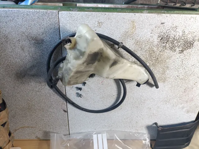 Depósito agua + manguera + tornillos Bmw 1200 LT