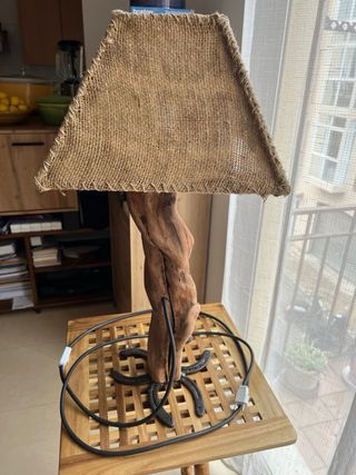 Lámpara artesanal madera y yute