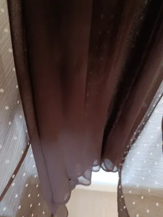 Vestido midi combinado plisado marrón y blanco