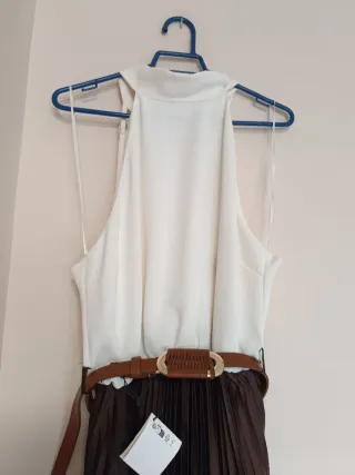 Vestido midi combinado plisado marrón y blanco