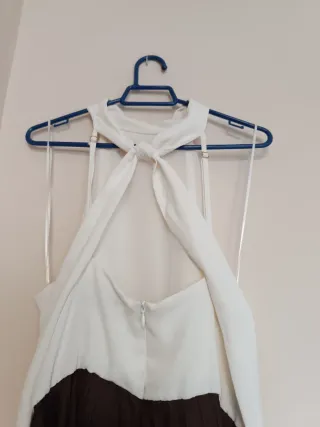 Vestido midi combinado plisado marrón y blanco