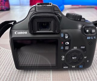 Cámara Canon EOS 1100D + Objetivo 18-55mm