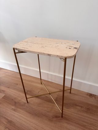 Mesa auxiliar mármol y metal
