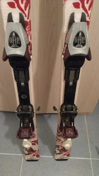 Esquís Niña Salomón Talla 130 + Bastones