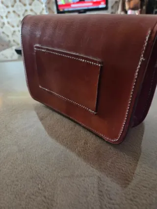 Riñonera de cuero hecha a mano