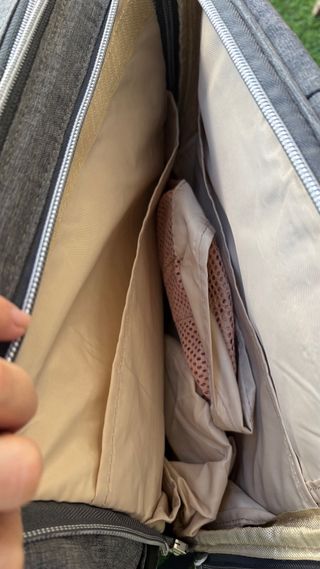 Mochila gris multiples departamentos