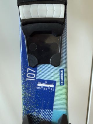 Esquís Decathlon niño 107 cm + bastones