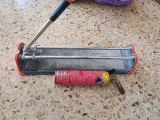 Cortadora azulejos y soplete soldar