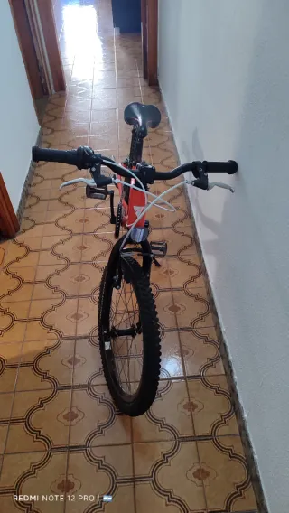 Bicicleta infantil roja WRC
