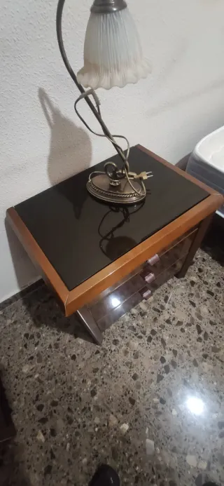 Mesita de noche y sifonier madera