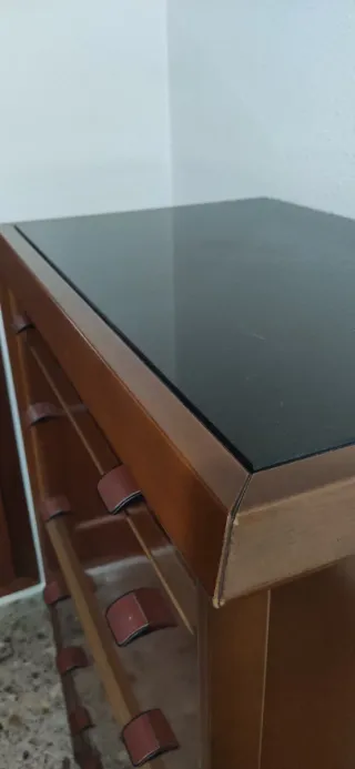 Mesita de noche y sifonier madera