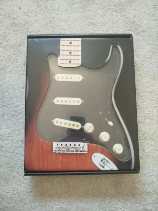 Golpeador Fender con pastillas Tex-Mex SSS