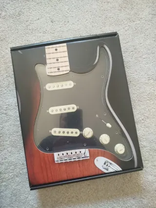 Golpeador Fender con pastillas Tex-Mex SSS