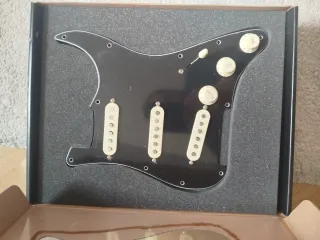 Golpeador Fender con pastillas Tex-Mex SSS