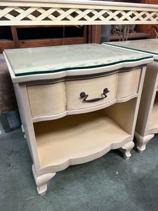 Mesitas de noche vintage amarillas