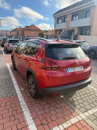 Peugeot rojo del año 2019
