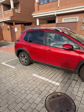 Peugeot rojo del año 2019