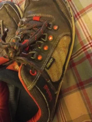 Zapatillas Hombre Marrón y Rojo