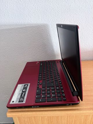 Portátil Acer 15.6''AMD A8 8GB RAM Radeon R5 500GB
