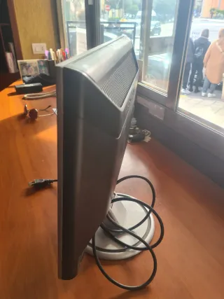 Monitor Philips 17 pollici con piccolo taglio