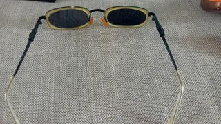 Gafas de sol doradas y marrones