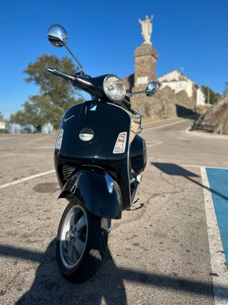 Vespa GTS 250 ie Negra en perfecto estado