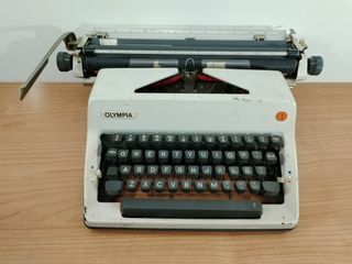 MÁQUINA DE ESCRIBIR OLYMPIA