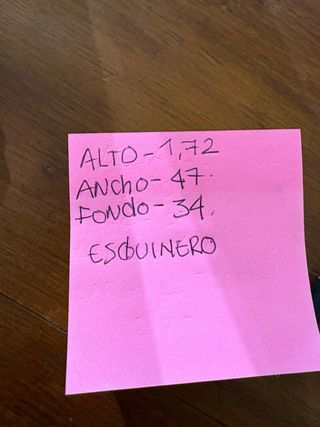 Mueble esquinero de madera