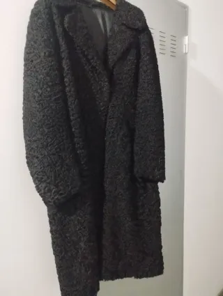 Abrigo negro astracán