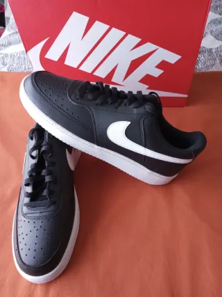 Zapatillas Nike Negras y Blancas Hombre