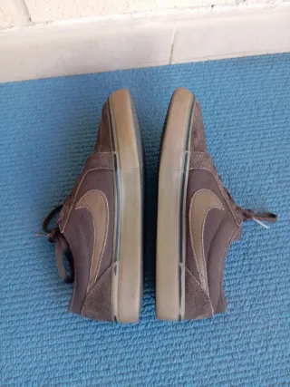 Zapatillas Nike niño Talla 35.5 Marrones 1  uso