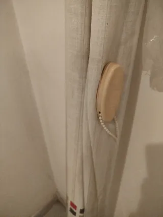 Estor enrollable tela beige con diseño