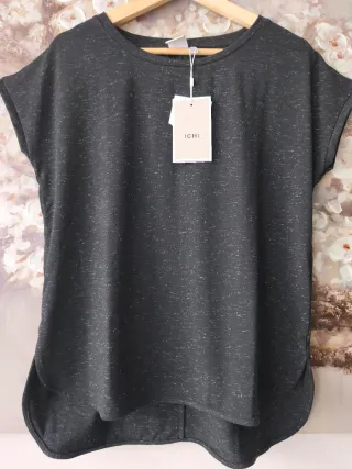 Camiseta ICHI negra con detalles plateados