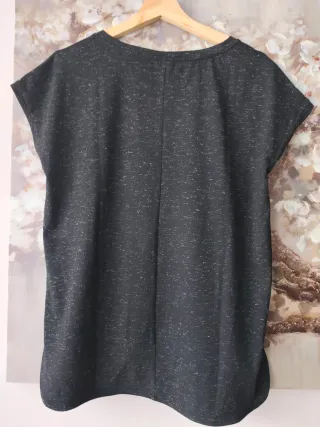 Camiseta ICHI negra con detalles plateados