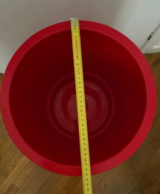 Vaso alto rosso con cestello estraibile