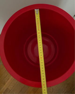 Vaso alto rosso con cestello estraibile