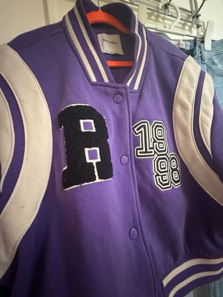 Chaqueta Bershka y Vaqueros Talla M