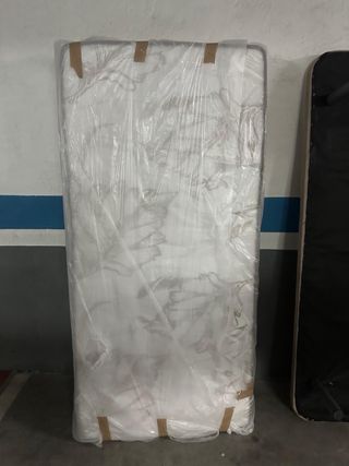 Colchón y Somier prácticamente nuevos.