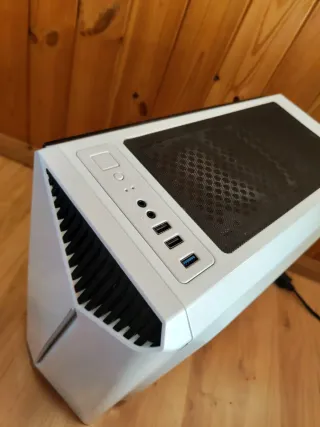 Torre Gaming PC RGB Blanca y Negra