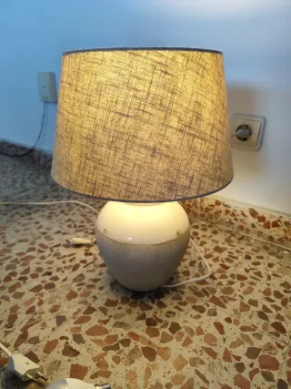 Lámpara de mesa cerámica y tela