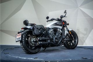 INDIAN SCOUT BOBBER ESCAPE HP CORSE * ALFORJAS * IMPECABLE