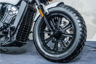 INDIAN SCOUT BOBBER ESCAPE HP CORSE * ALFORJAS * IMPECABLE