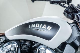 INDIAN SCOUT BOBBER ESCAPE HP CORSE * ALFORJAS * IMPECABLE
