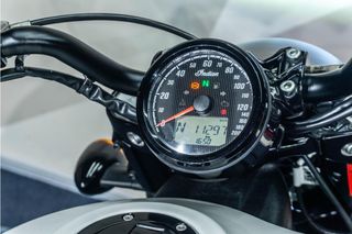 INDIAN SCOUT BOBBER ESCAPE HP CORSE * ALFORJAS * IMPECABLE