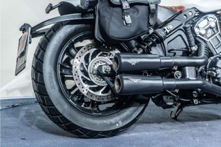 INDIAN SCOUT BOBBER ESCAPE HP CORSE * ALFORJAS * IMPECABLE