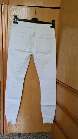 Jeans Bershka bianchi strappati